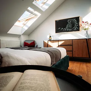 Luxury Oasis, Sauna, Ac And Free Parking Apartment