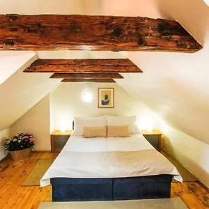 https://u-zlate-podkovy-at-the-golden-horseshoe.praguehotelsweb.com